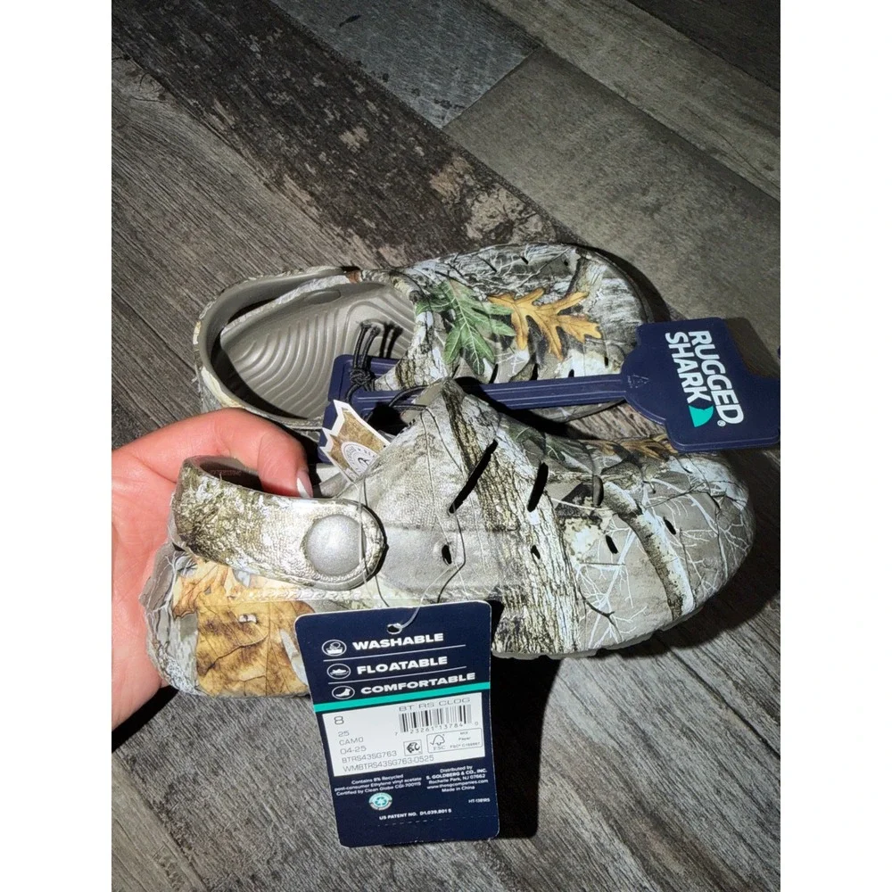 Boys camo clogs size 8